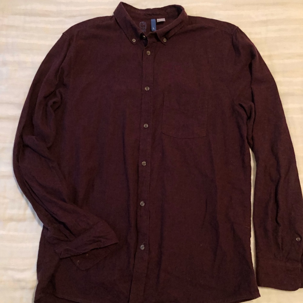 Long sleeve button down. Super comfortable. Size L